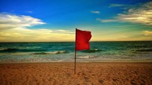 2017-01-22-Bandeira-de-alerta-na-praia-dos-Cavaleiros-em-Macae-RJ-thumbfoto.jpeg